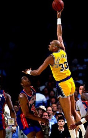 位球防守更 位球防守更