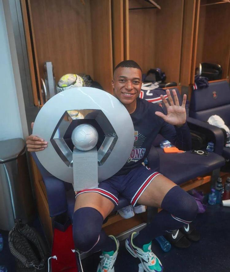 队医通常采 队医通常采